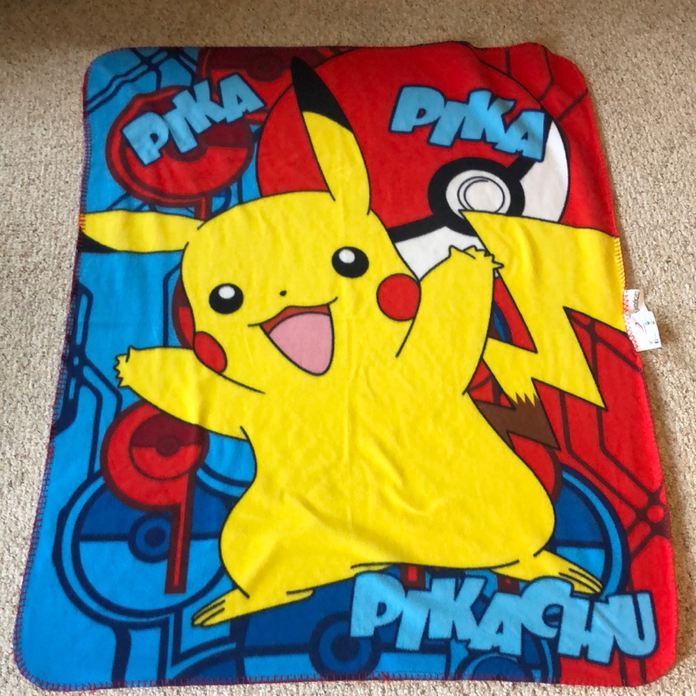 Pika Pika Pilachu blanket light fleece